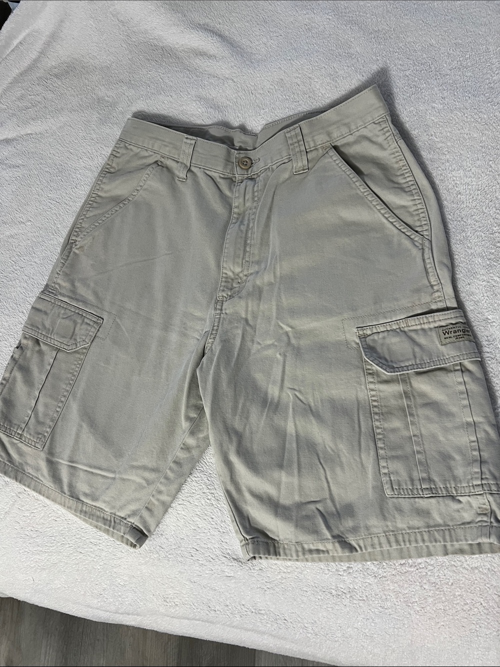 Wrangler Men's Cargo Shorts in Beige
